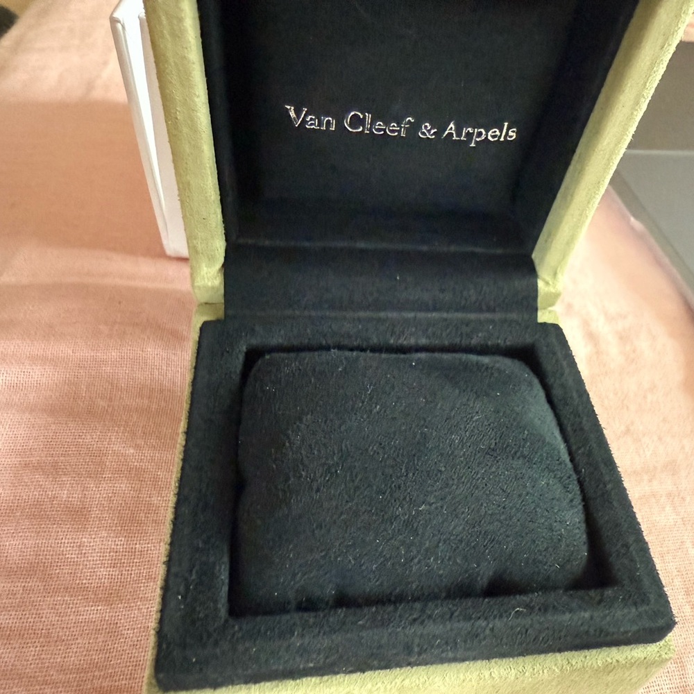 Van Cleef & Alhambra box